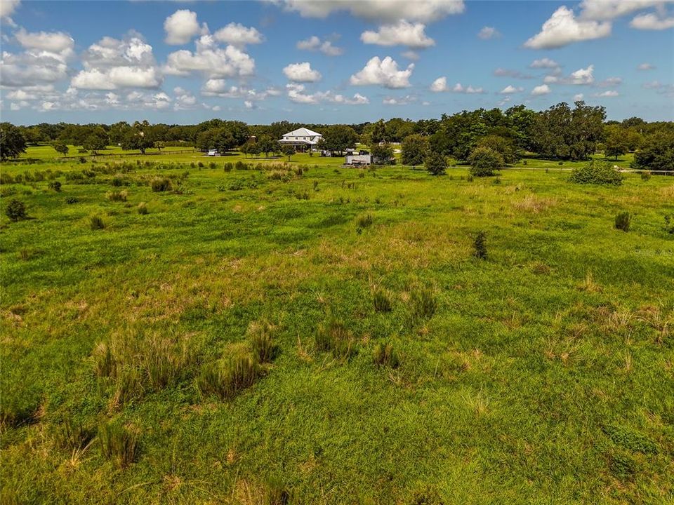 На продажу: $550,000 (5.01 acres)