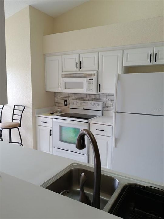 For Rent: $2,400 (3 beds, 2 baths, 1450 Square Feet)