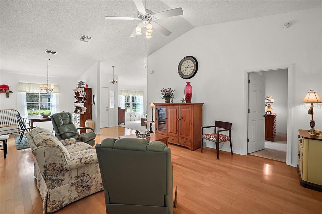 For Sale: $244,000 (2 beds, 2 baths, 1427 Square Feet)