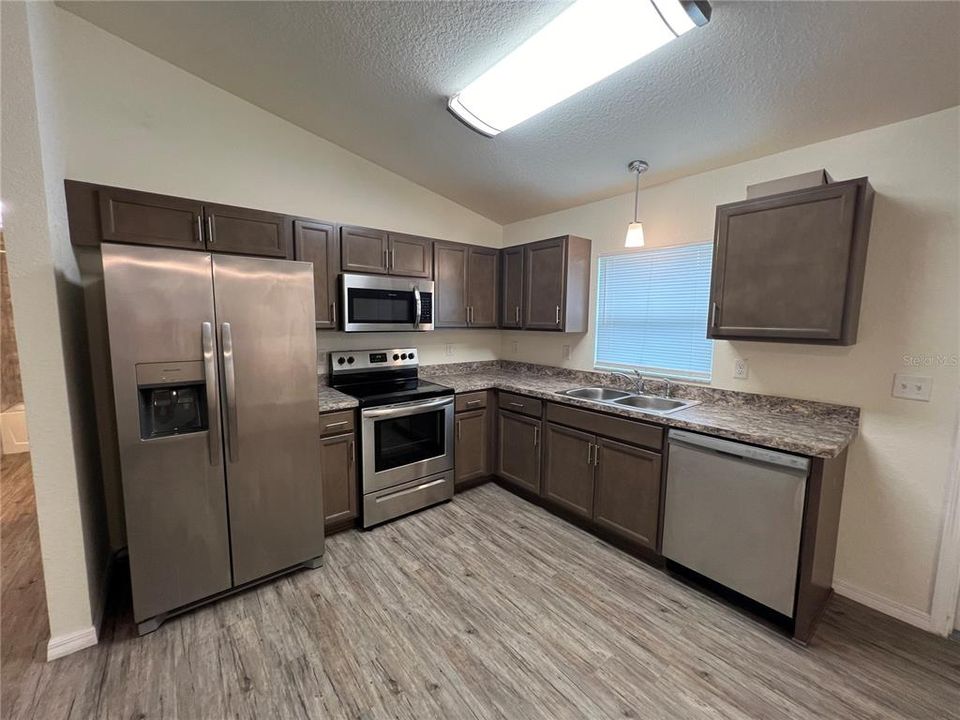 For Rent: $1,450 (3 beds, 2 baths, 1000 Square Feet)