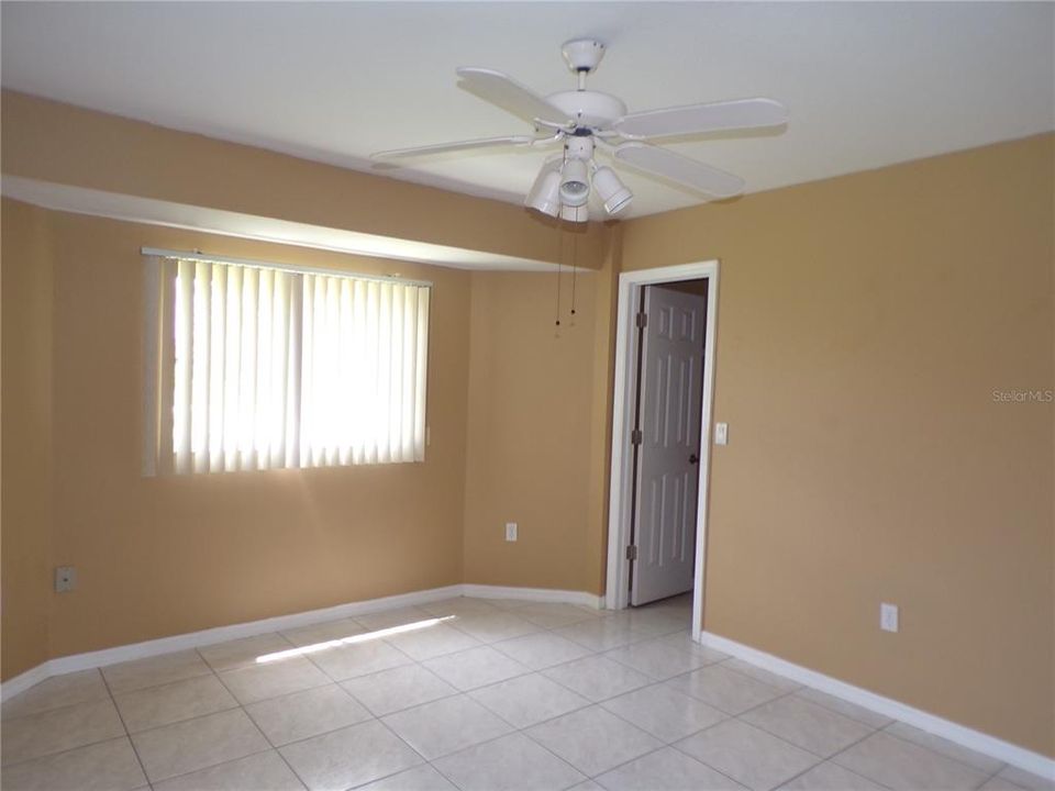 Active With Contract: $2,075 (3 beds, 2 baths, 2011 Square Feet)