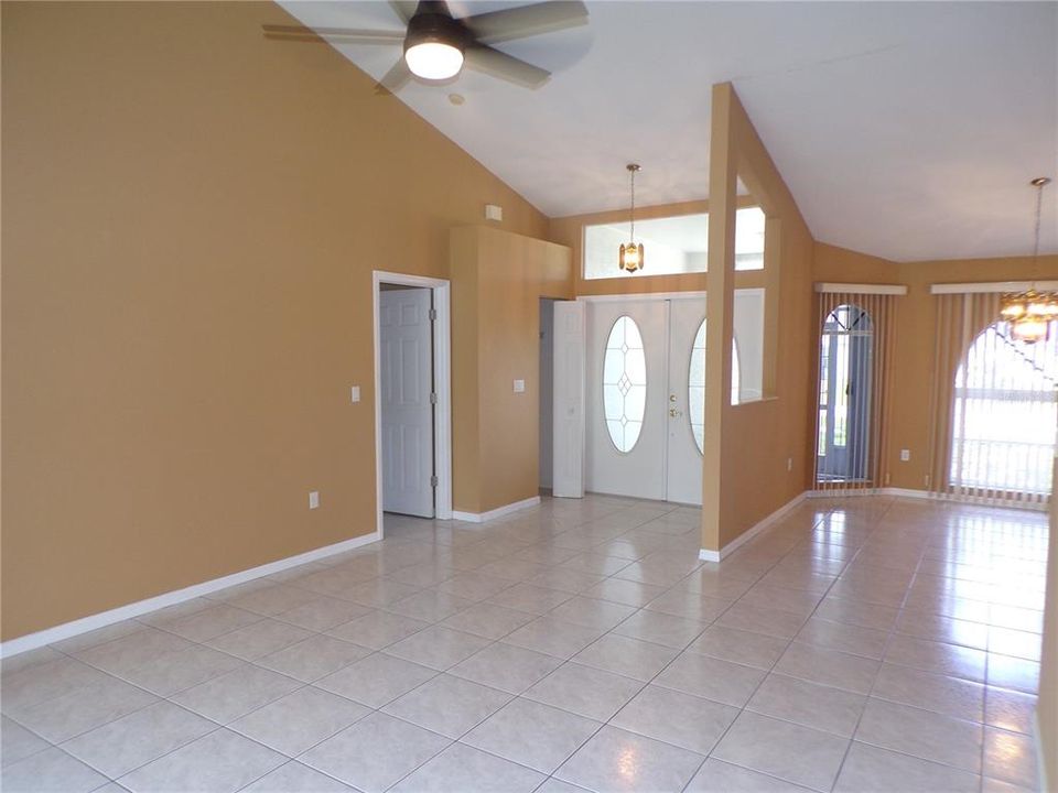 Active With Contract: $2,075 (3 beds, 2 baths, 2011 Square Feet)