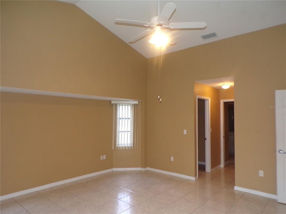 Active With Contract: $2,075 (3 beds, 2 baths, 2011 Square Feet)