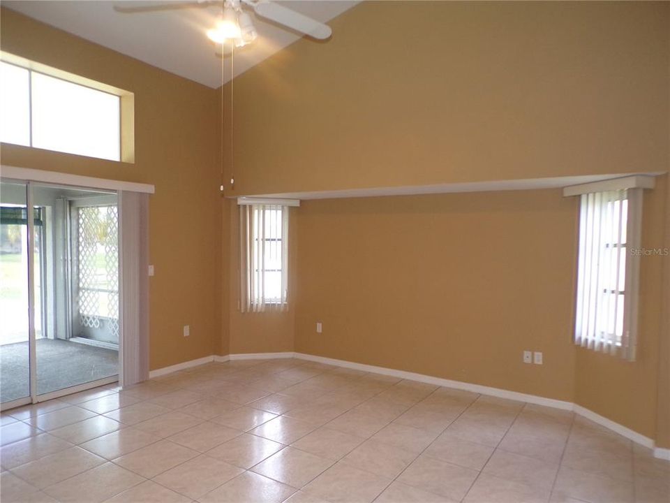 Active With Contract: $2,075 (3 beds, 2 baths, 2011 Square Feet)