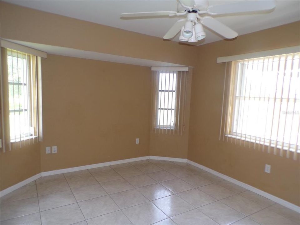 Active With Contract: $2,075 (3 beds, 2 baths, 2011 Square Feet)