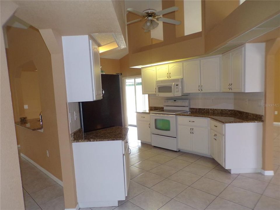 Active With Contract: $2,075 (3 beds, 2 baths, 2011 Square Feet)