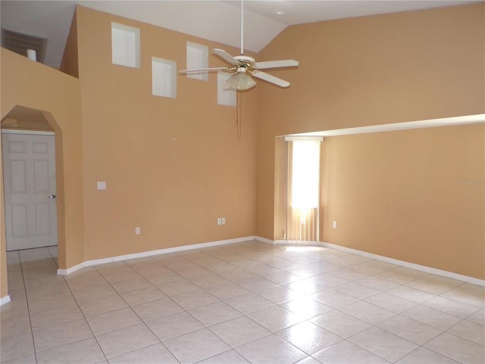 Active With Contract: $2,075 (3 beds, 2 baths, 2011 Square Feet)