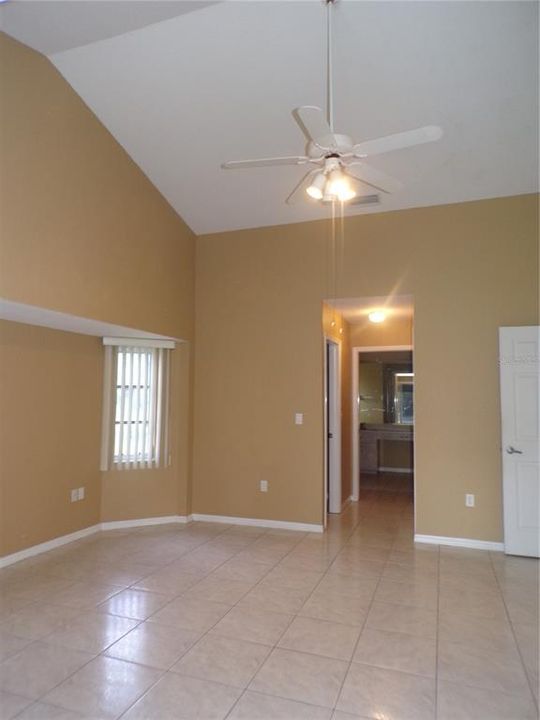 Active With Contract: $2,075 (3 beds, 2 baths, 2011 Square Feet)