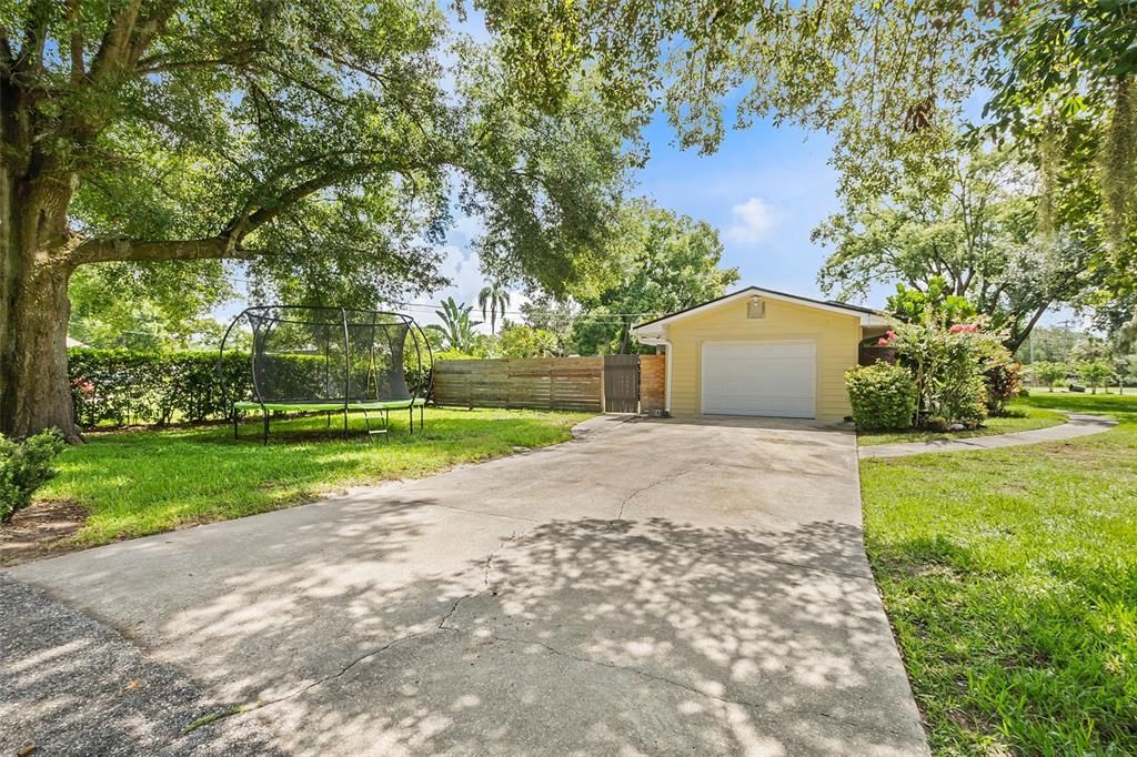 Active With Contract: $409,995 (3 beds, 3 baths, 2038 Square Feet)