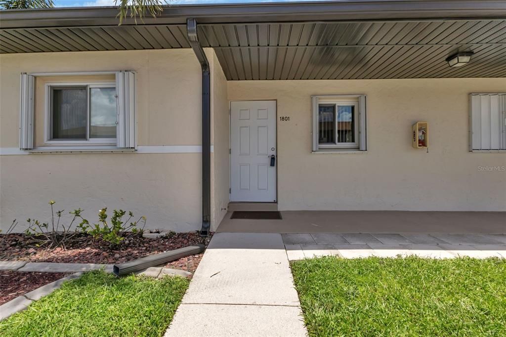 Active With Contract: $149,500 (2 beds, 2 baths, 886 Square Feet)