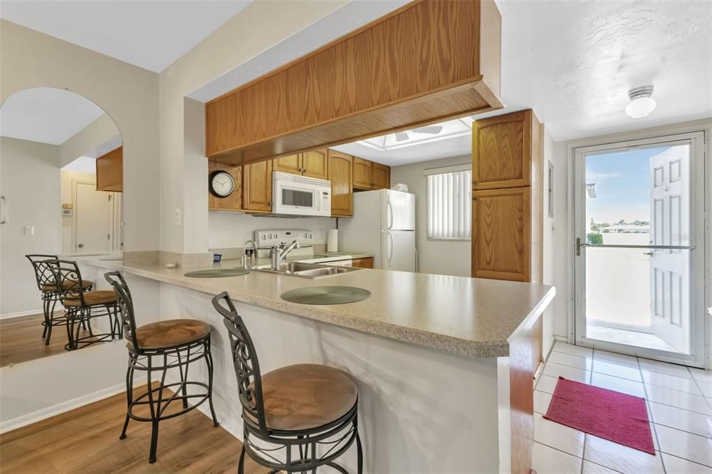 Active With Contract: $149,500 (2 beds, 2 baths, 886 Square Feet)