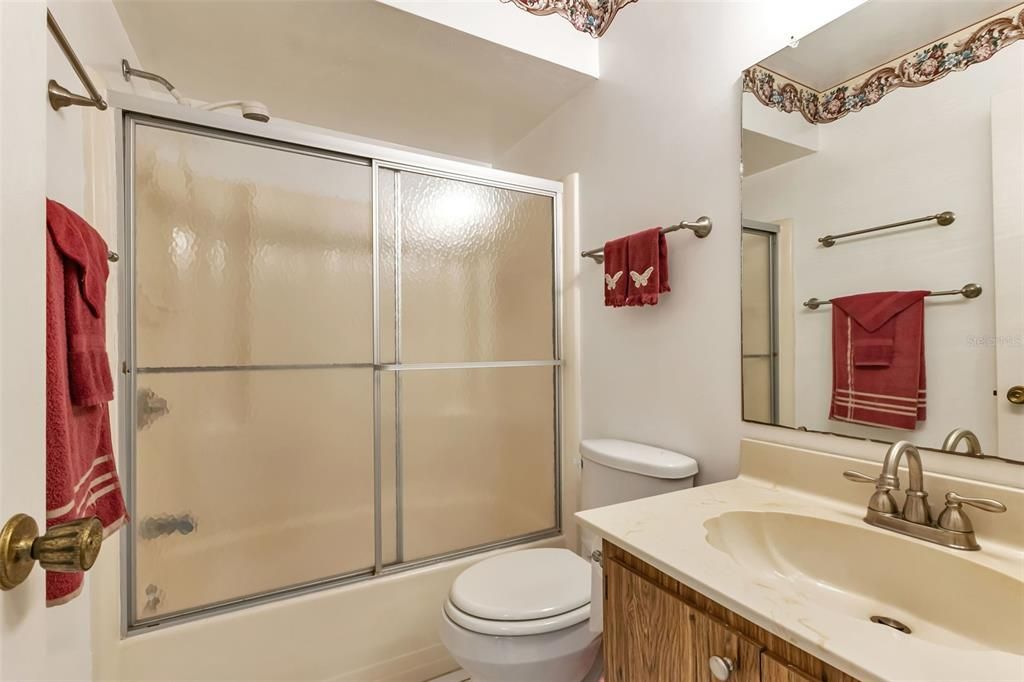 Active With Contract: $149,500 (2 beds, 2 baths, 886 Square Feet)