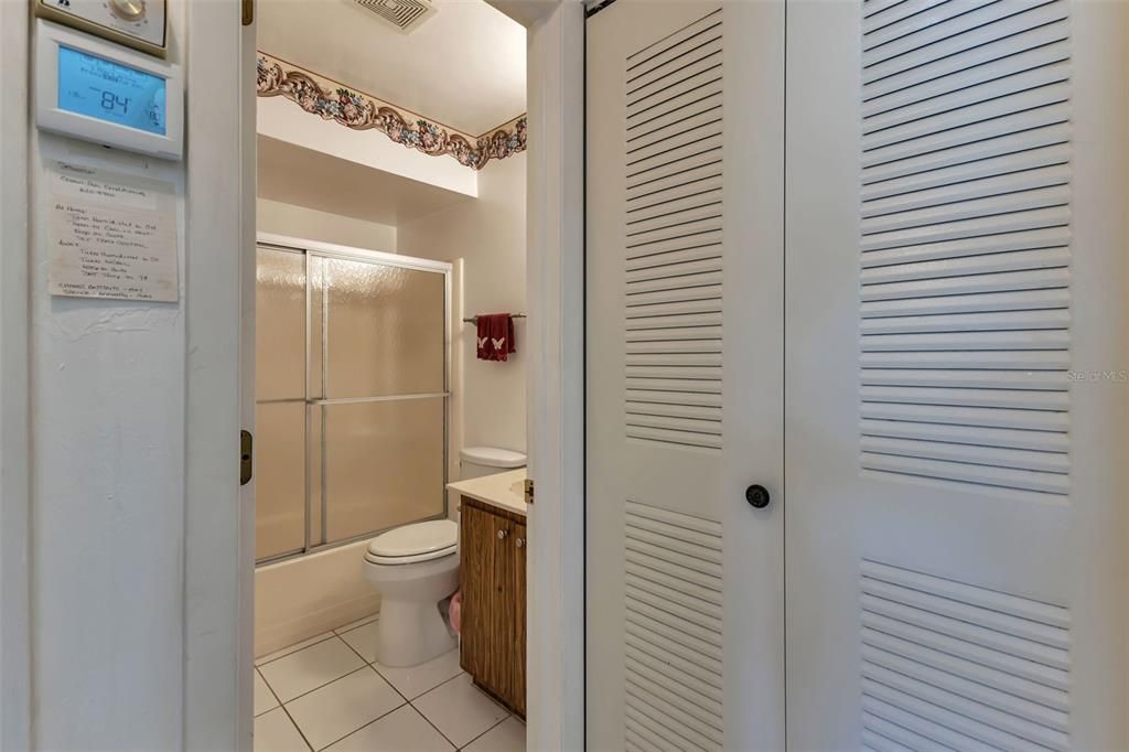 Active With Contract: $149,500 (2 beds, 2 baths, 886 Square Feet)