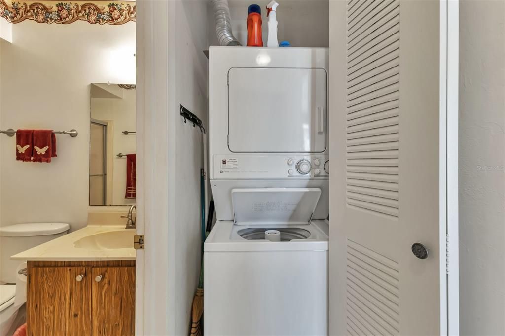 Active With Contract: $149,500 (2 beds, 2 baths, 886 Square Feet)