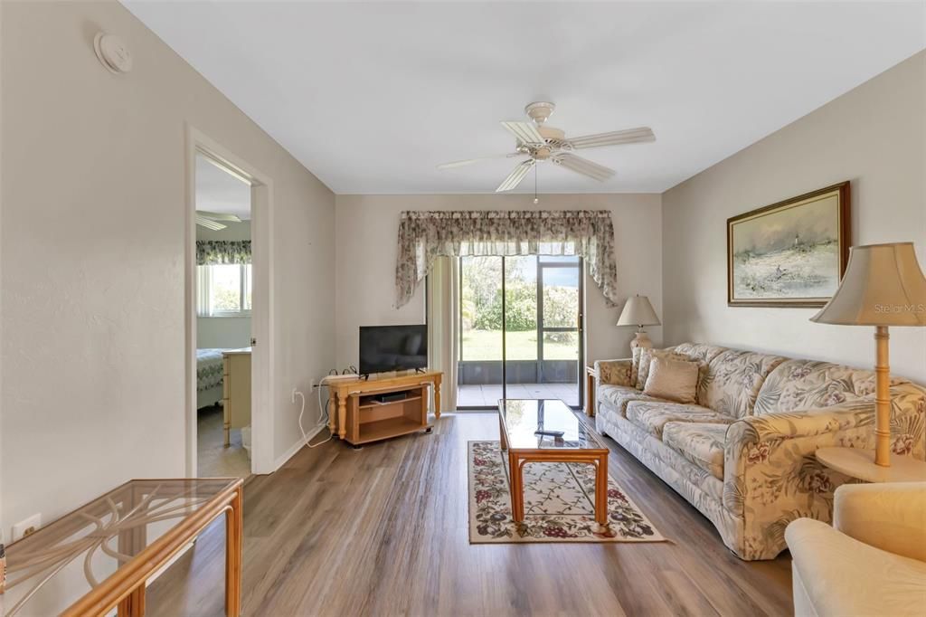 Active With Contract: $149,500 (2 beds, 2 baths, 886 Square Feet)
