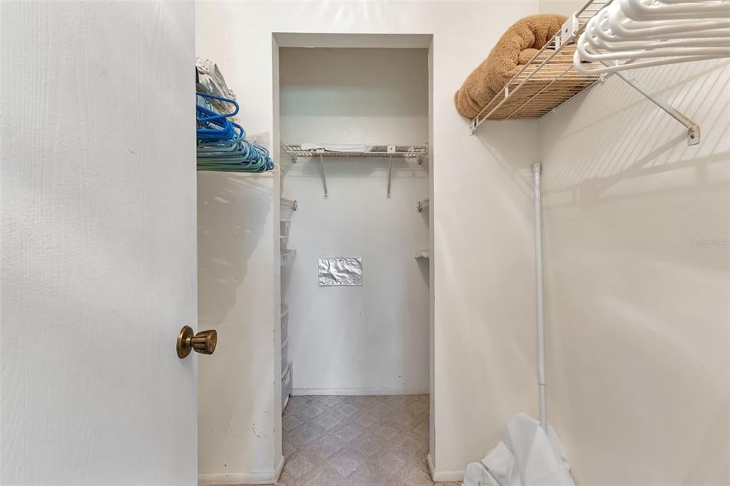 Active With Contract: $149,500 (2 beds, 2 baths, 886 Square Feet)