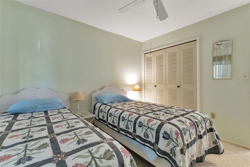 Active With Contract: $149,500 (2 beds, 2 baths, 886 Square Feet)