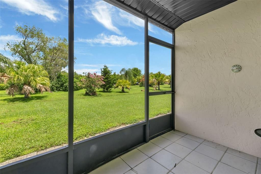 Active With Contract: $149,500 (2 beds, 2 baths, 886 Square Feet)