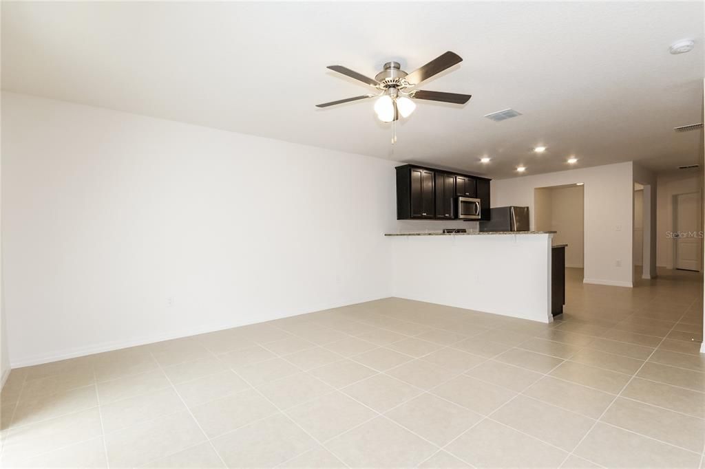 Active With Contract: $1,980 (3 beds, 2 baths, 1541 Square Feet)