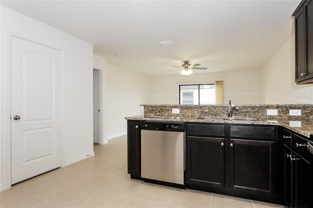 Active With Contract: $1,980 (3 beds, 2 baths, 1541 Square Feet)