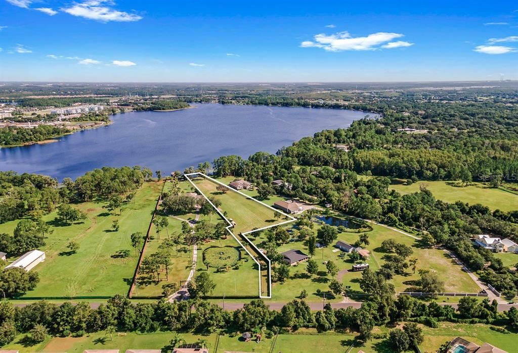 На продажу: $1,499,000 (2.84 acres)