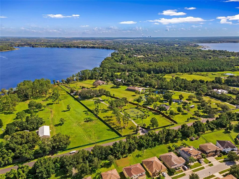 На продажу: $1,499,000 (2.84 acres)