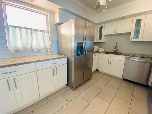 Active With Contract: $1,995 (2 beds, 2 baths, 1605 Square Feet)