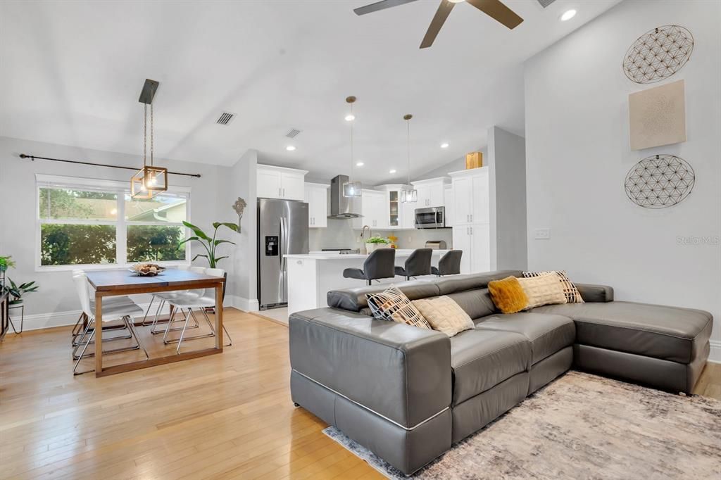 Active With Contract: $599,000 (3 beds, 3 baths, 1735 Square Feet)