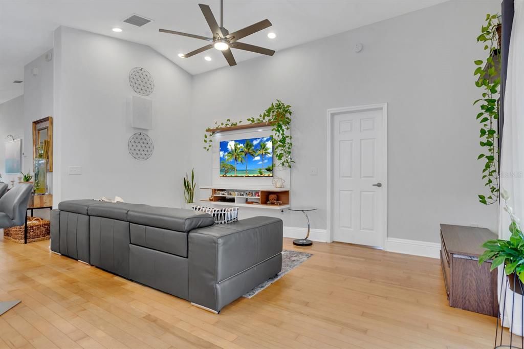 Active With Contract: $599,000 (3 beds, 3 baths, 1735 Square Feet)