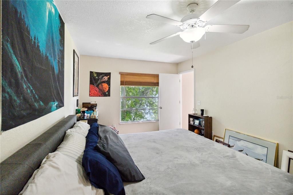 For Sale: $160,000 (2 beds, 2 baths, 912 Square Feet)