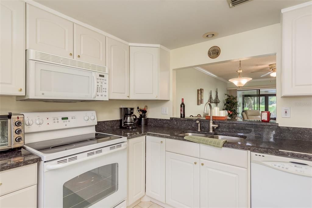 Active With Contract: $210,000 (2 beds, 2 baths, 897 Square Feet)