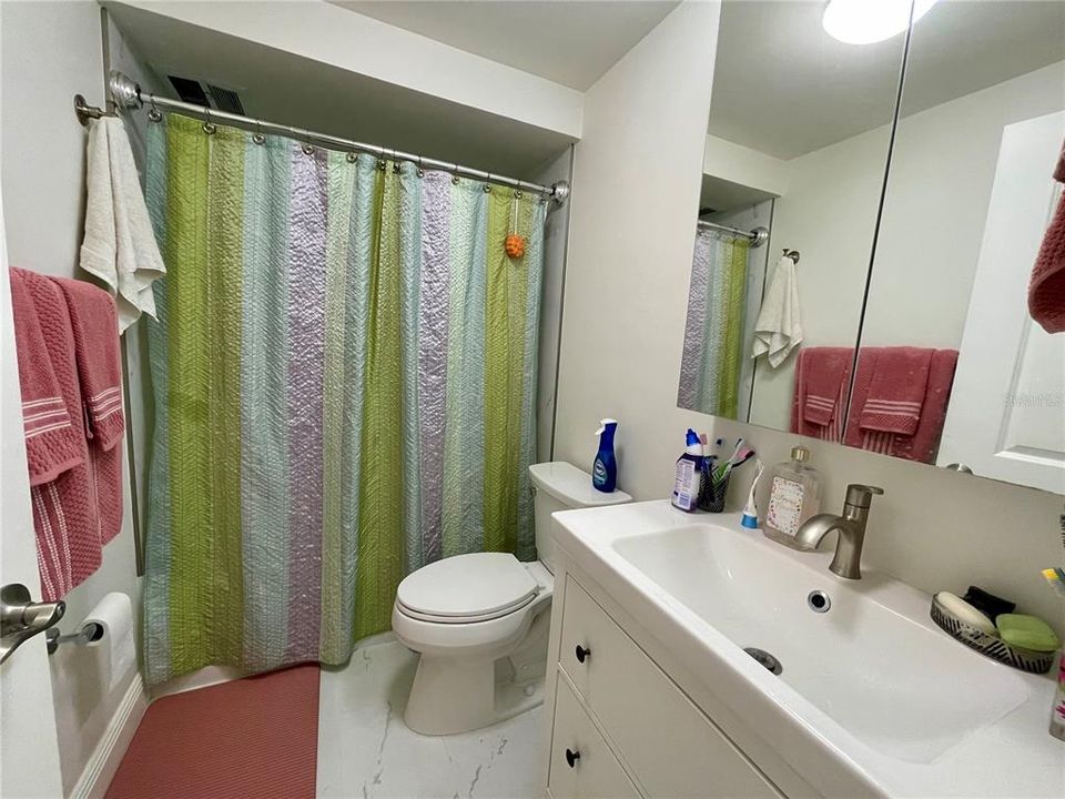 For Sale: $139,999 (2 beds, 1 baths, 874 Square Feet)