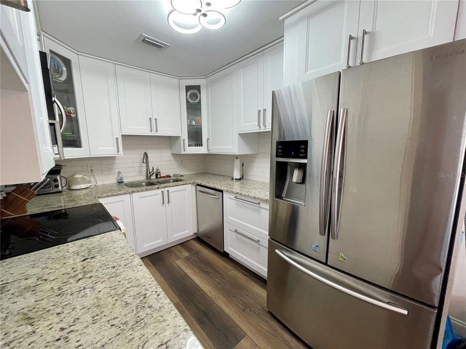 For Sale: $139,999 (2 beds, 1 baths, 874 Square Feet)