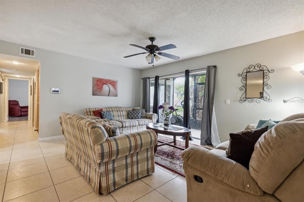 Active With Contract: $1,525 (2 beds, 2 baths, 1132 Square Feet)