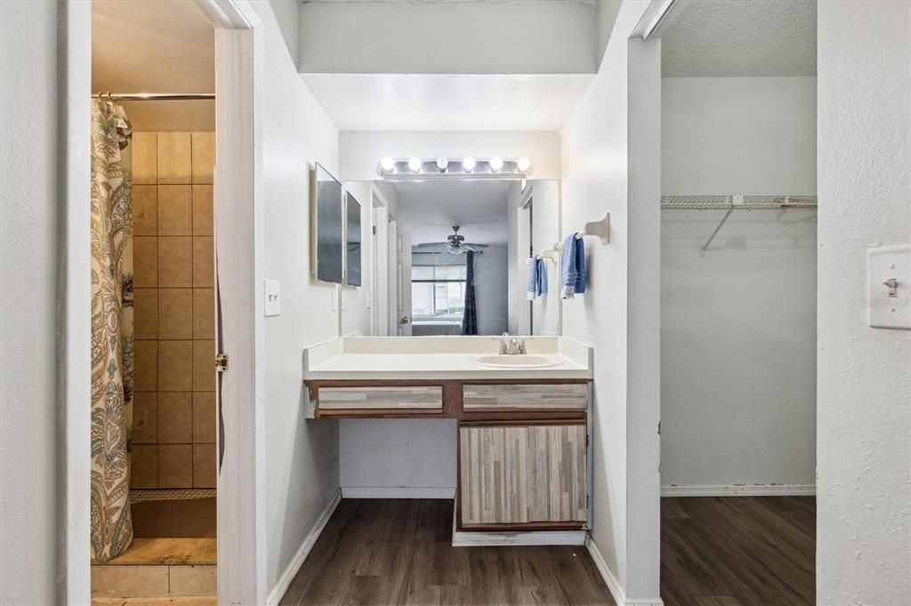 Active With Contract: $1,525 (2 beds, 2 baths, 1132 Square Feet)