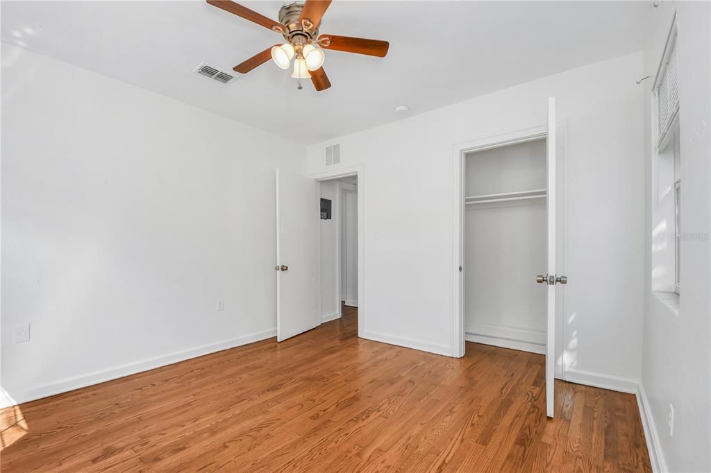 Active With Contract: $375,000 (2 beds, 1 baths, 945 Square Feet)