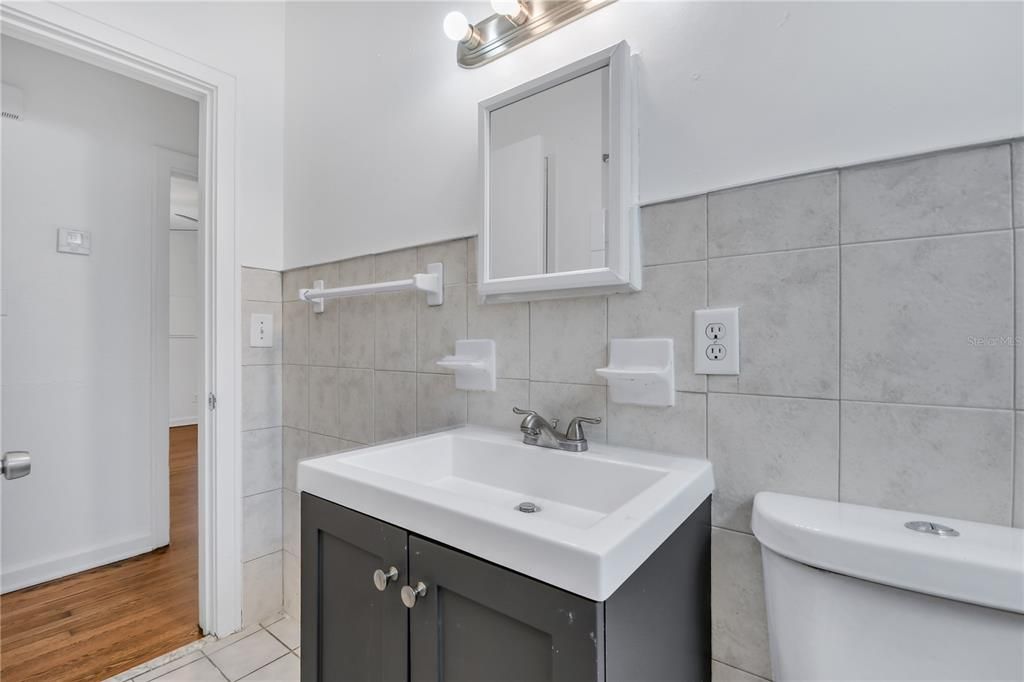 Active With Contract: $375,000 (2 beds, 1 baths, 945 Square Feet)