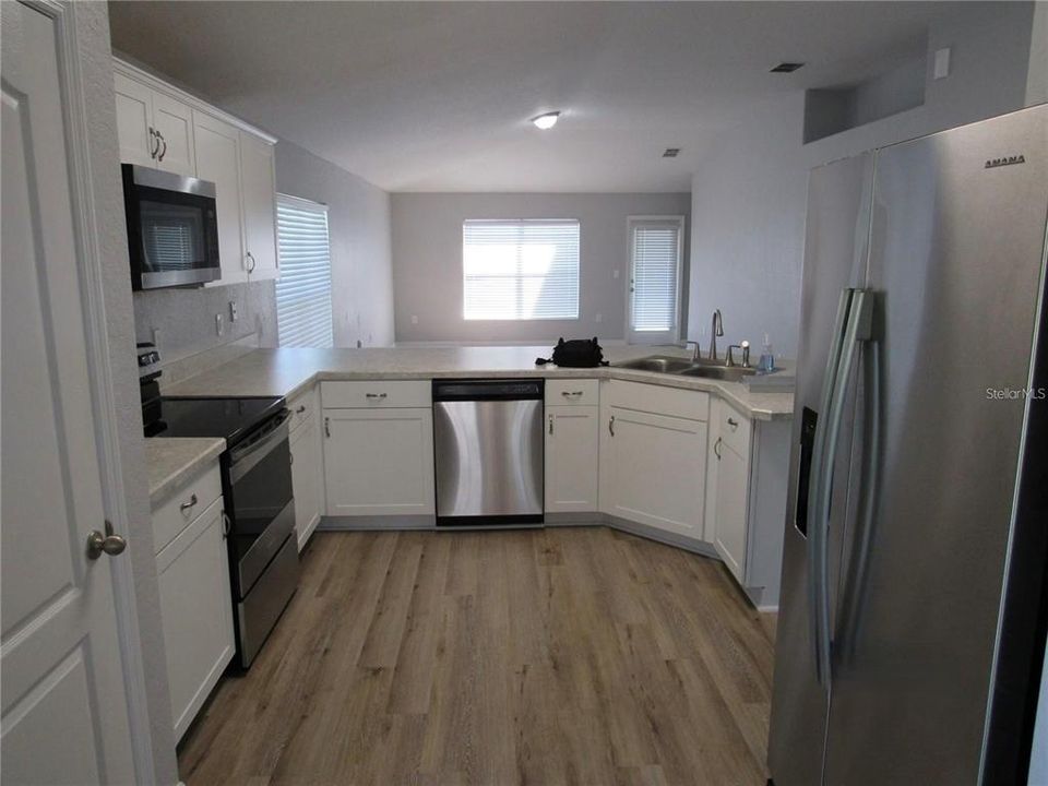 Active With Contract: $1,900 (4 beds, 2 baths, 2046 Square Feet)