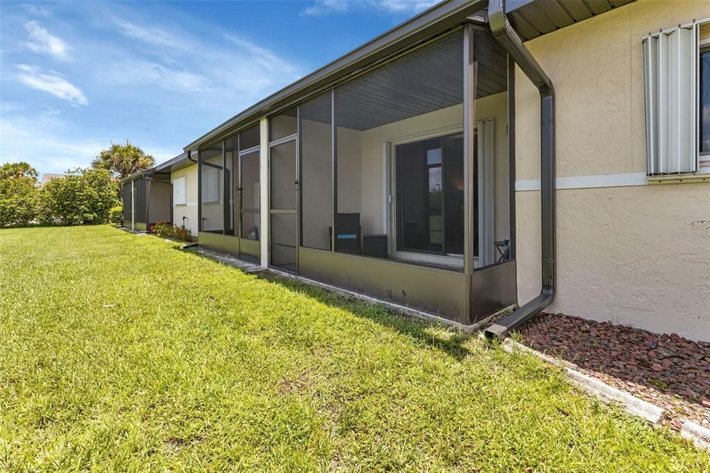 For Sale: $149,500 (2 beds, 2 baths, 886 Square Feet)