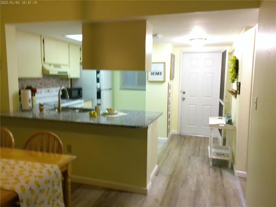 For Sale: $149,500 (2 beds, 2 baths, 886 Square Feet)