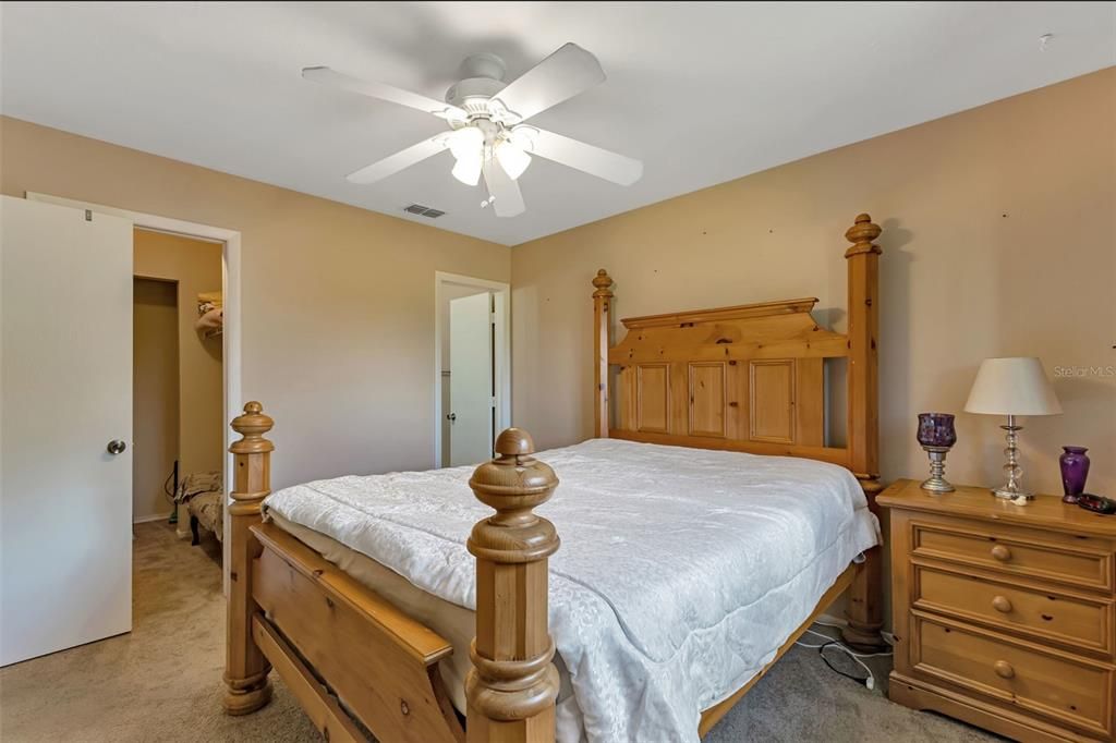 For Sale: $149,500 (2 beds, 2 baths, 886 Square Feet)