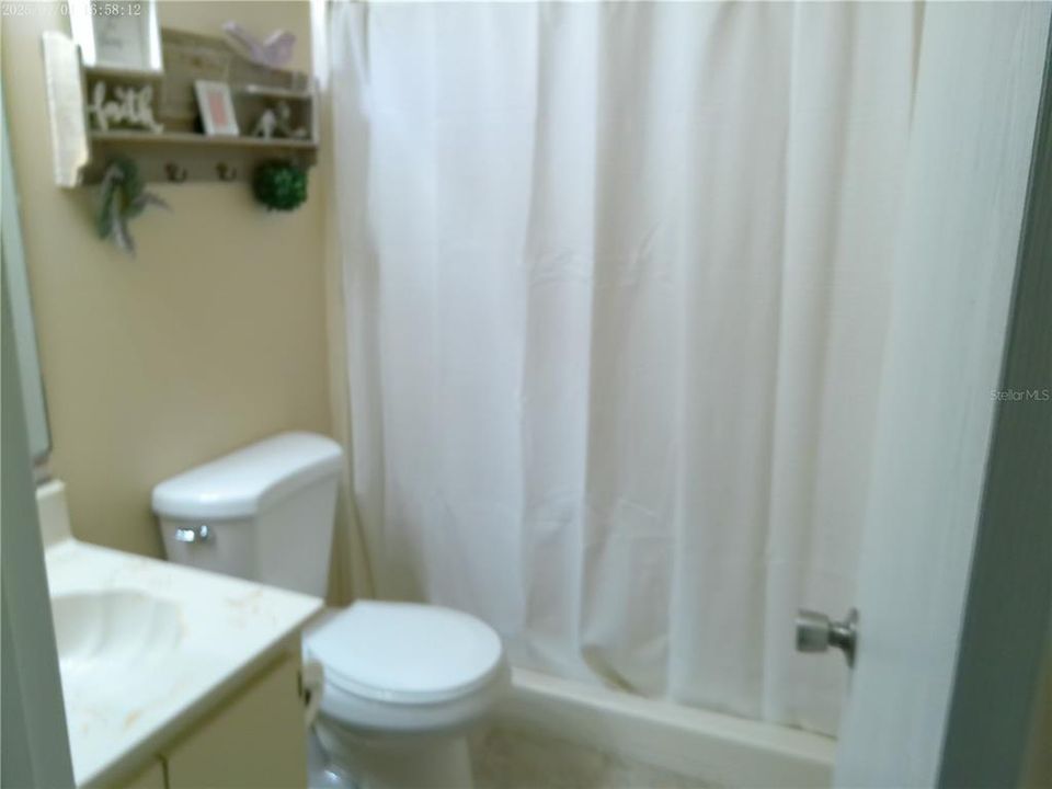 For Sale: $149,500 (2 beds, 2 baths, 886 Square Feet)