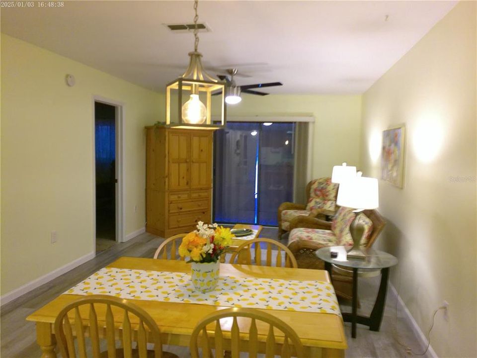 For Sale: $149,500 (2 beds, 2 baths, 886 Square Feet)