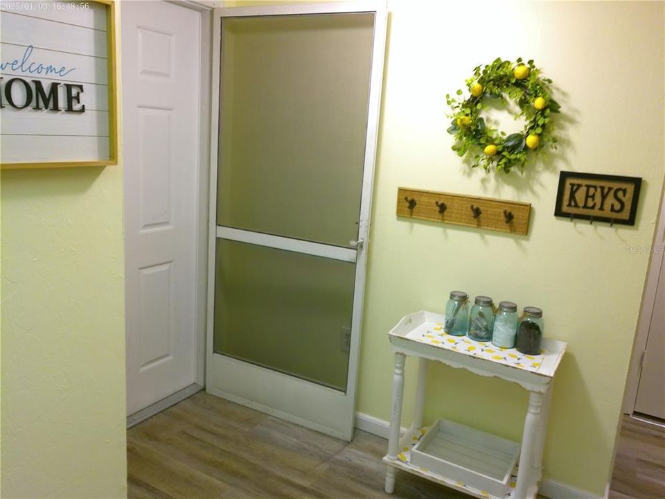 For Sale: $149,500 (2 beds, 2 baths, 886 Square Feet)