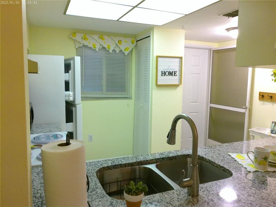 For Sale: $149,500 (2 beds, 2 baths, 886 Square Feet)