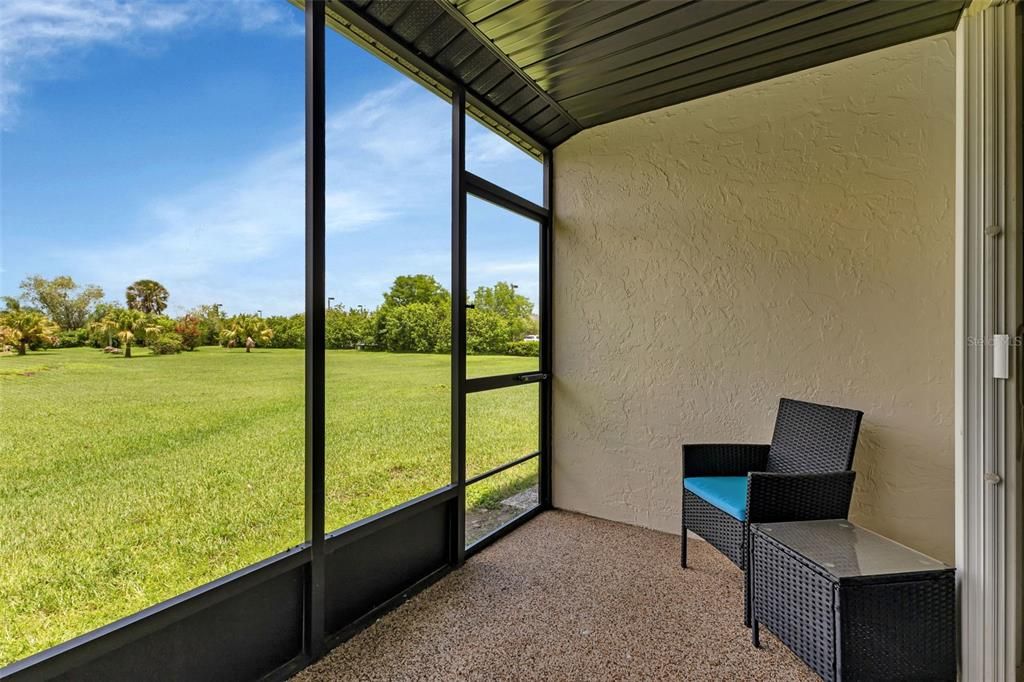 For Sale: $149,500 (2 beds, 2 baths, 886 Square Feet)