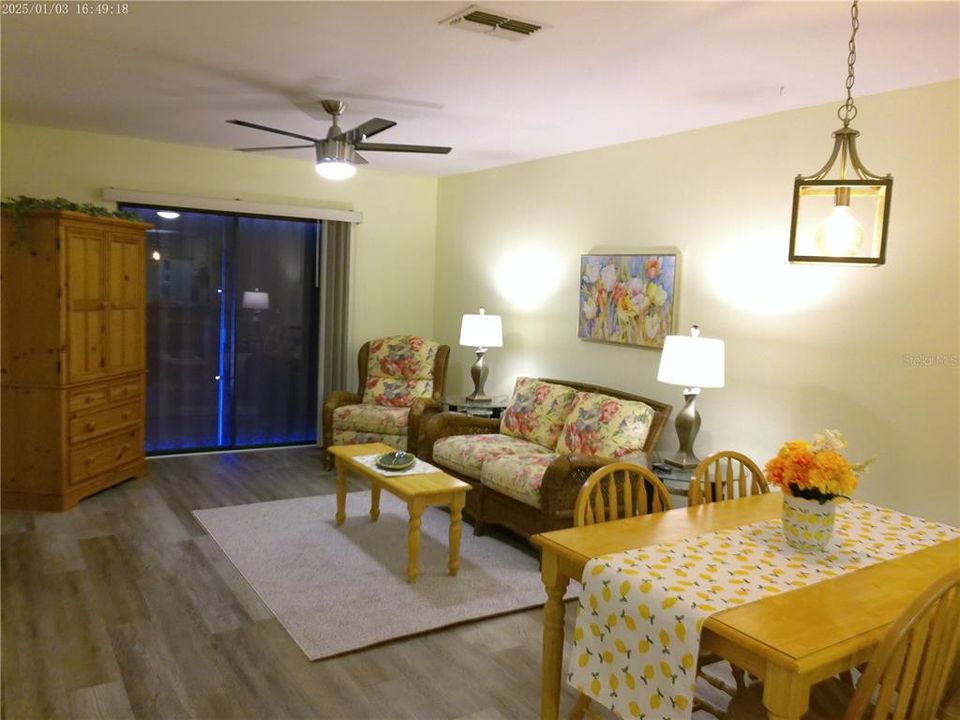 For Sale: $149,500 (2 beds, 2 baths, 886 Square Feet)