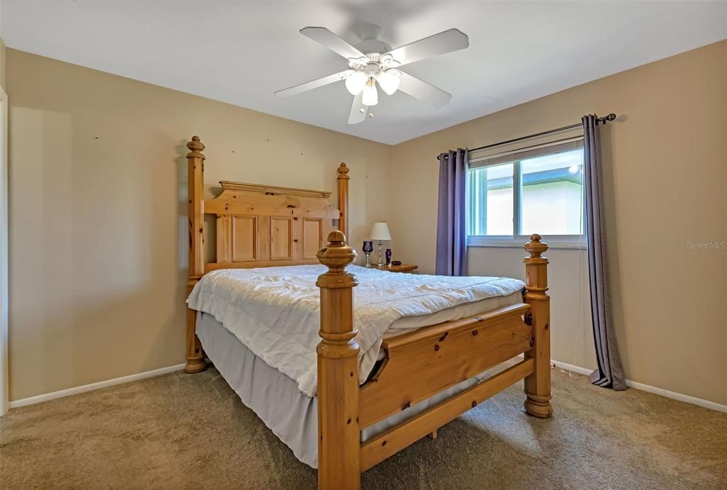 For Sale: $149,500 (2 beds, 2 baths, 886 Square Feet)