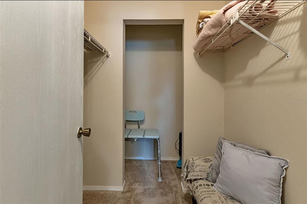 For Sale: $149,500 (2 beds, 2 baths, 886 Square Feet)