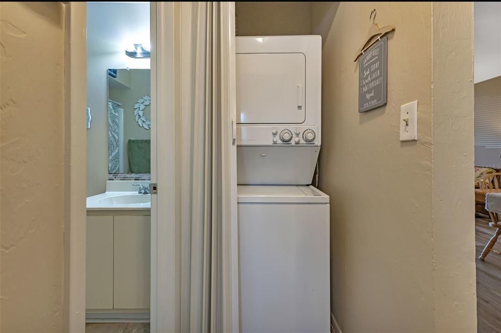 For Sale: $149,500 (2 beds, 2 baths, 886 Square Feet)